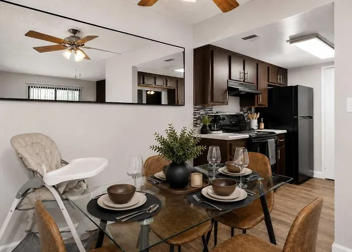 Retreat Near Asu Pool & Gym Apartment Tempe